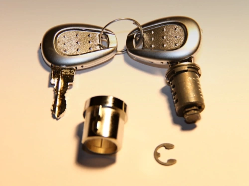 Z661A zámek se 2 stříbrnými klíči pro kufry GIVI V 35, V 46, E 52 Maxia a E 55 Maxia