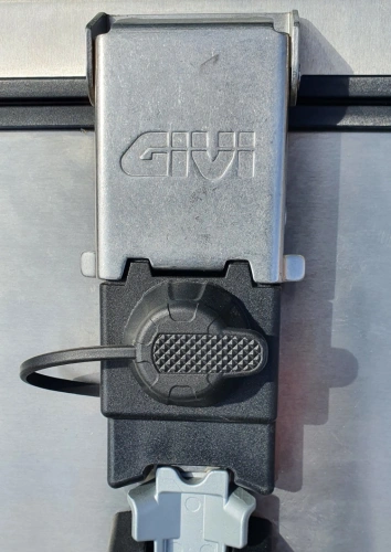 Z8032R krycí víčko zámku proti nečistotám pro kufr GIVI OBKN42/58, plastové